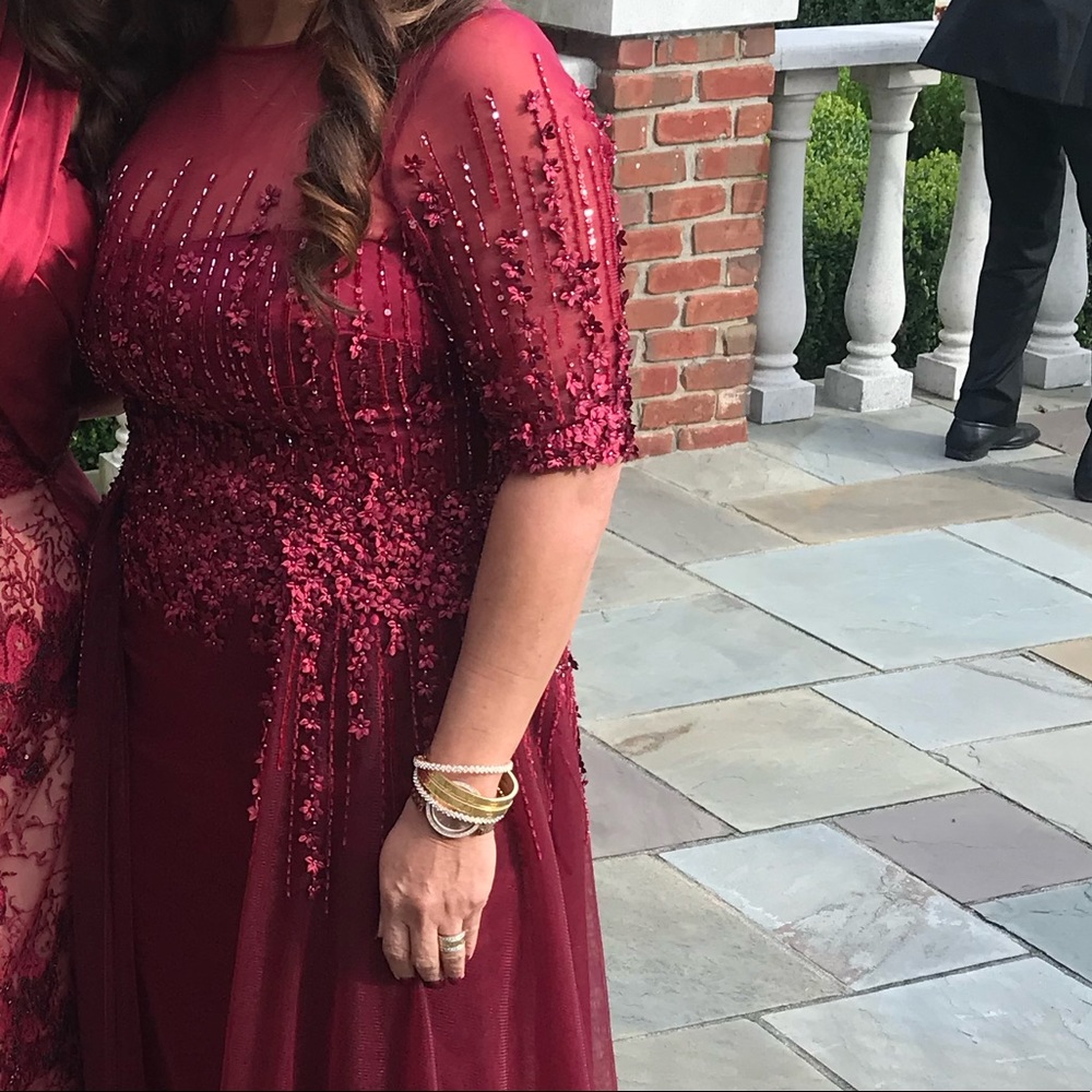 Long beautiful designer gown in a gorgeous dark wine color. - Picture 6 of 8